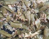 Foto del paso 2 de la receta Judías verdes congeladas rehogadas con tranchetes