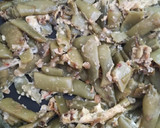 Foto del paso 2 de la receta: Judías verdes congeladas rehogadas con tranchetes
