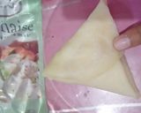 Foto langkah ke 3 dari resep Risol Kornet Mayo.