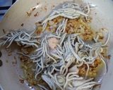 Foto del paso 4 de la receta: Revuelto de quinoa con gulas y espárragos verde en conserva