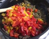 Une image de l'étape 9 de Bœuf aux poivrons, courgette et pesto de fanes de radis.