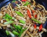 Gambar langkah 3 resipi Shimieji Goreng Bijan.