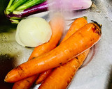 Foto del paso 1 de la receta: (FIDEOS SECOS) TALLARINES CON SALSA DE 🥕🧅🧄 ZANAHORIA 🥕🧅🧄