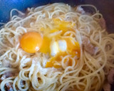 Foto del paso 3 de la receta: Auténticos spaguetti carbonara con toque moderno de pimienta roja