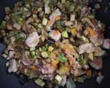 Foto del paso 4 de la receta: Arroz con vegetales y presas de pollo