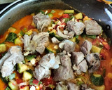 Foto del paso 5 de la receta: Calabacitas a la mexicana con costilla y queso
