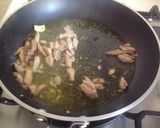 Foto del passaggio 1 della ricetta Riccioli con ragù di sgombro, cime di rape e ricotta salata