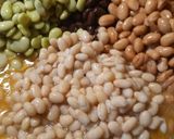 A picture of step 4 of Morefold Meat-Beans Soup.