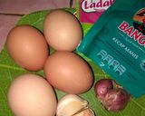 Foto langkah ke 1 dari resep Telur ceplok saus inggris.