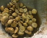 รูปขั้นตอนการทำที่ 3 ของ 🍄เห็ดผัดน้ำมันหอย 🍄