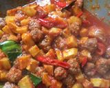 Foto langkah ke 6 dari resep Sambal goreng kentang pentol daging giling.