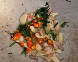 Foto langkah ke 1 dari resep Oseng Terong Pedas.