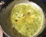 Foto del paso 2 de la receta: Omelette de huevo, pesto rúcula con queso y tomate