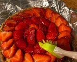A picture of step 11 of Glazed strawberry custard tart 🍓.
