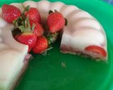 Foto langkah ke 7 dari resep Puding strawberry milk.