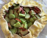 Une image de l'étape 5 de Tarte à la rhubarbe.