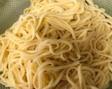 Hình bước làm 3 của món Mì xào tôm nấm