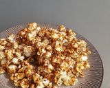 Foto langkah ke 2 dari resep Karamel Popcorn.