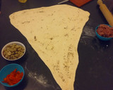 Foto del paso 2 de la receta: Pizza rellena en forma de espiral