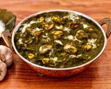 A picture of step 7 of Garlicky Spinach Mushroom.