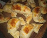 Foto del paso 2 de la receta: Medialunas rellenas rápido 😊