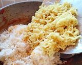 A picture of step 4 of Maggi pulao.