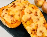 Une image de l'étape 5 de Butternut farcie lardons & oignons gratinée raclette.