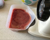 Foto del paso 2 de la receta: Cóctel de vino con cerezas y frutillas