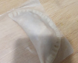 Foto del paso 3 de la receta: Empanadillas de atún, huevo, pimiento y olivas