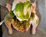 Foto del paso 3 de la receta: Pollo con salsa verde de ajo y perejil