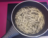 Foto del paso 5 de la receta: Habas con bacalao y patatas paja