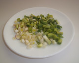 Foto del paso 5 de la receta: Escarola con aguacate y ajos tiernos