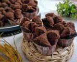 Foto langkah ke 10 dari resep Bolu Kukus Coklat Mekar Triple Chocolates.