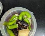 A picture of step 1 of Apple chutney.