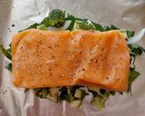 Foto del paso 2 de la receta: Salmón empapelado con verduras