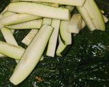 Foto del paso 3 de la receta Revuelto de espinacas y verduras con gambas