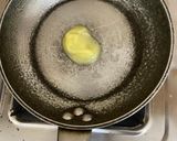 A picture of step 2 of Masala Omelette.
