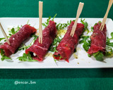 Foto del paso 5 de la receta: Rollitos de carpaccio con rúcula y parmesano