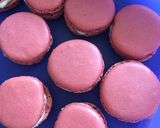 Foto langkah ke 25 dari resep Macaron - Red Velvet ft Tiramisu.