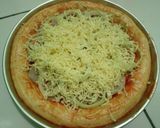 Foto langkah ke 6 dari resep Pizza ekonomis eggless by Naning.