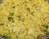 A picture of step 4 of Kanda Poha.