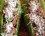 Foto del paso 2 de la receta: Caigua rellena con pavo, pimiento, cebolla y queso blanco