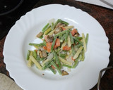 Foto del paso 3 de la receta: Muslo de pollo cocido y frito con salteado de verduras