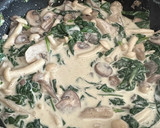 Foto del paso 4 de la receta: Ñoquis con crema de mix de champiñones y espinacas