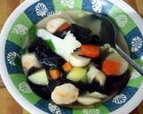 Foto langkah ke 3 dari resep Sop Baso Udang Jamur.