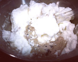 Foto del paso 8 de la receta: Bizcocho esponjoso de moras con glaseado de chocolate