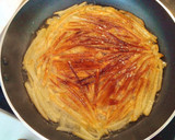 Foto del paso 8 de la receta: Huevos rotos con virutas de Paté sobre rosti de patatas