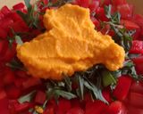 Foto del paso 4 de la receta: Ensalada de tomate, pimiento rojo, rúcula con mayonesa de zanahoria y Agua de Mar