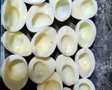 Foto del paso 1 de la receta: Huevos rellenos de atún