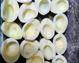 Foto del paso 1 de la receta: Huevos rellenos de atún